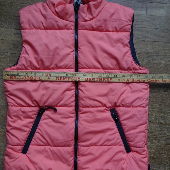 Made in Canada Vintage MEC Mountain Equipment Co-op Puffer Vest - Picture 5 of 8